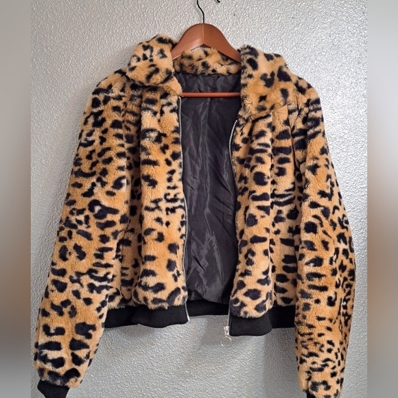 Faux Fur Leopard Print Zip Up Jacket With Collar - Picture 6 of 7
